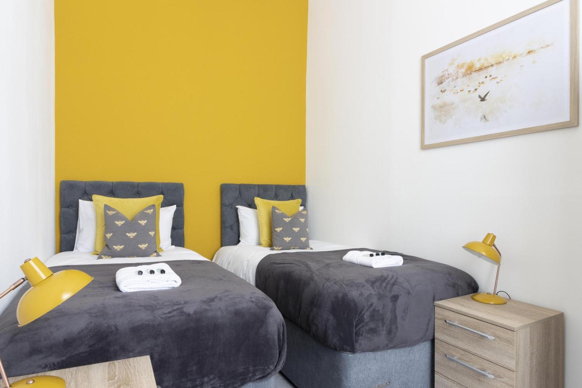 شقة Alexandra - Large 3 Bed Perfect For Contractors, Free Parking, Fast Wifi And Great Value! بلايموث المظهر الخارجي الصورة